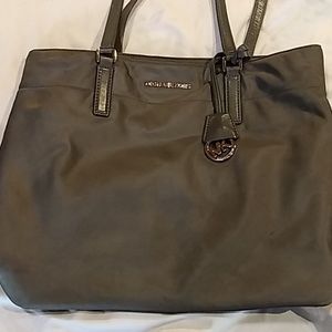 Micheal Kors purse /